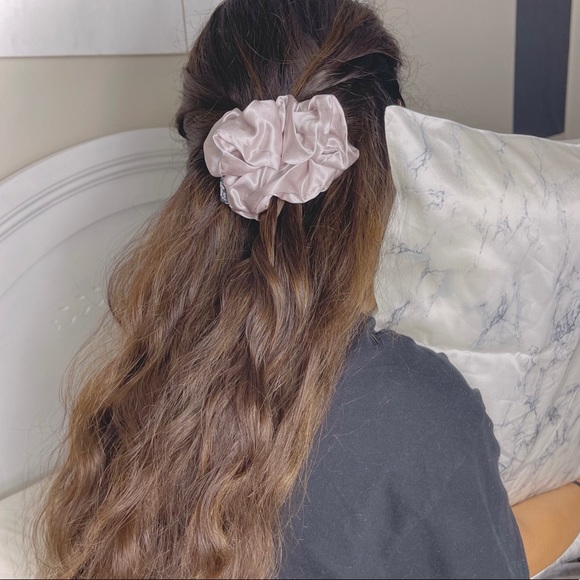 Très Silk - Large 100%Mulberry Silk Scrunchie @tressilkbrand - Picture 5 of 6
